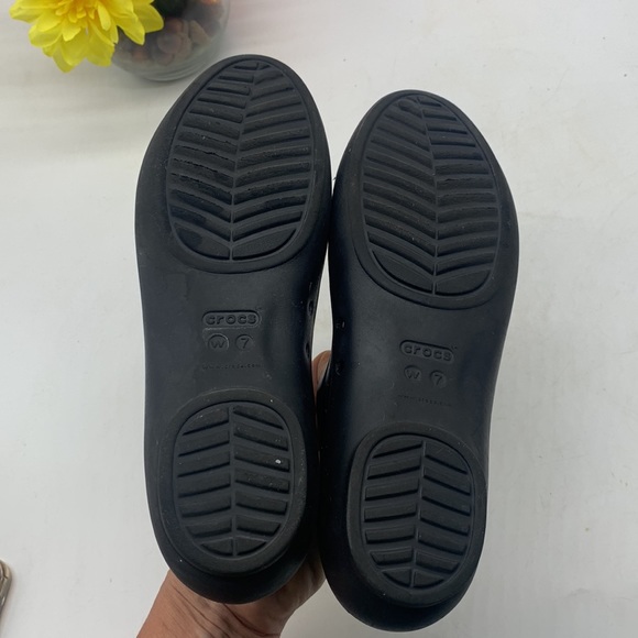 Crocs black pointy ballet flat size 7. CR3723C - Picture 6 of 7
